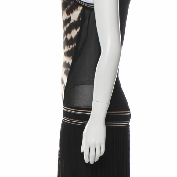 Roberto Cavalli
Cheetah Print Pleated Dress
Size: S | US4, IT40 - Picture 4 of 5